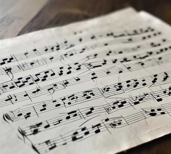 小步舞曲钢琴曲五线谱，古典旋律线条艺术深度解析